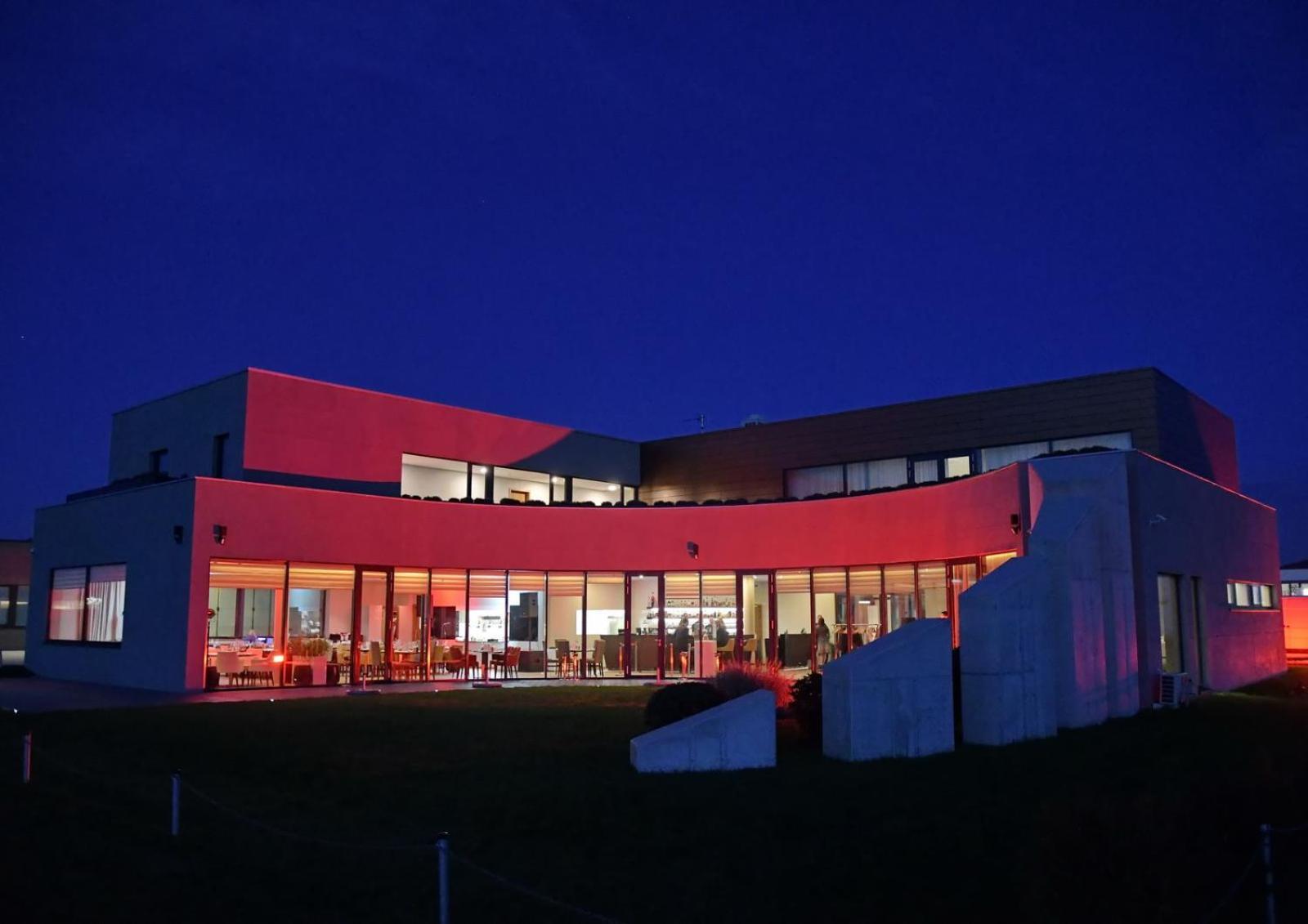 Mg Restaurace/Luxury Apartments Mladá Boleslav Exterior photo