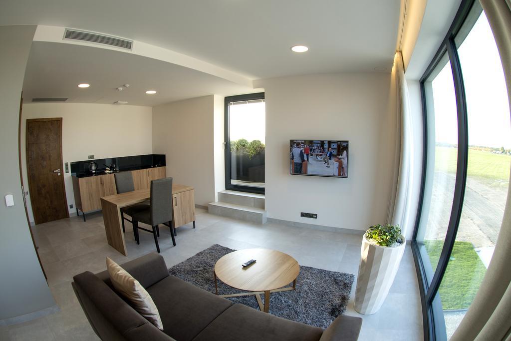 Mg Restaurace/Luxury Apartments Mladá Boleslav Exterior photo